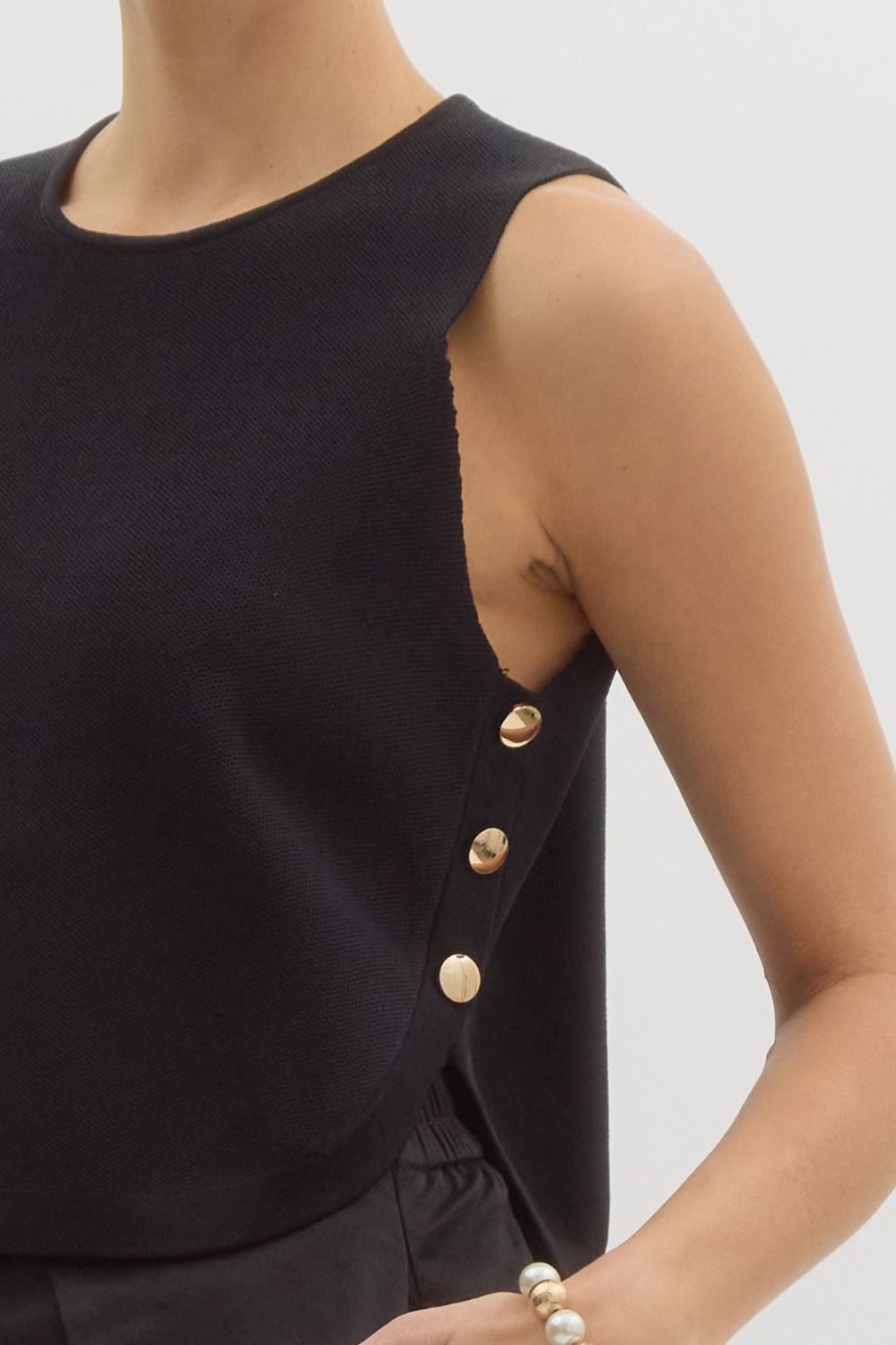 Black Gold Button Crop