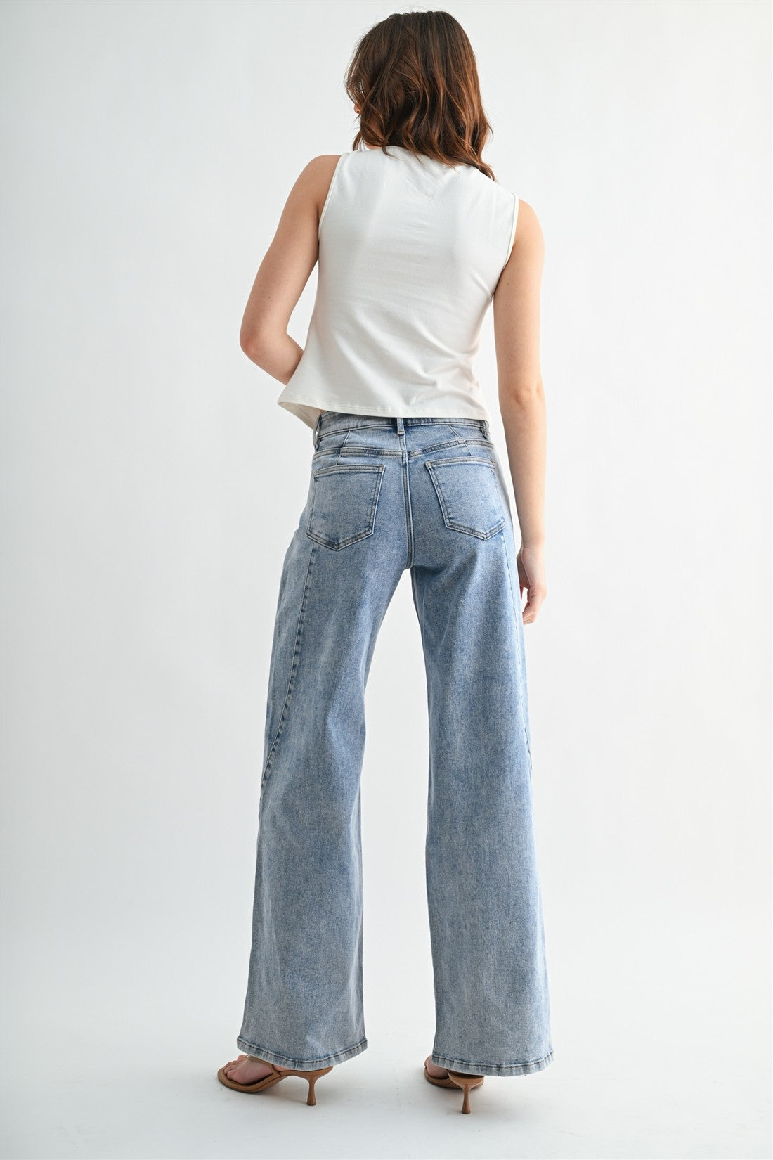 Wide Leg Flattering Detail